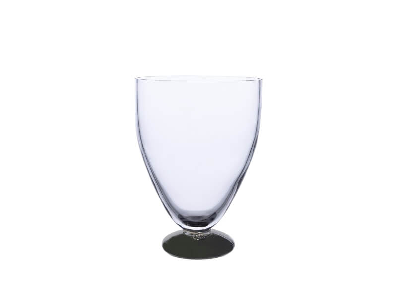 Vase, diameter 15 cm, højde 21 cm, med fod.