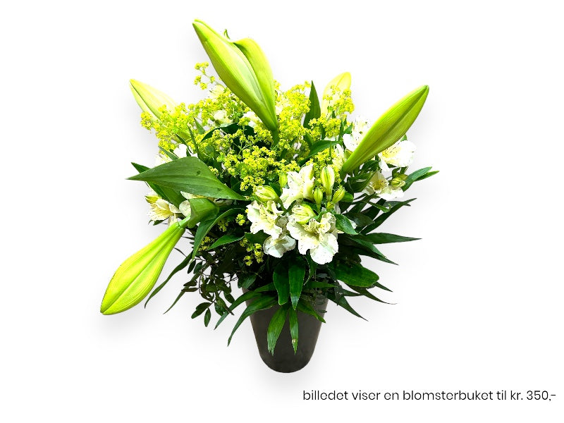 Vild blomsterbuket med hvidlige og lyse farver.