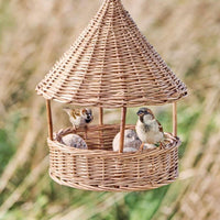 Foderbræt til fugle i haven