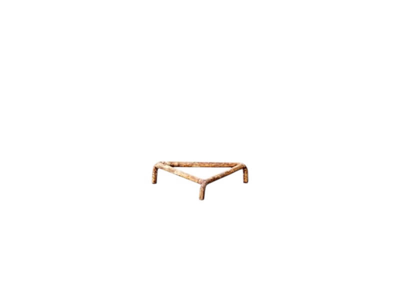Iron Stand, 5 cm x 2 cm.