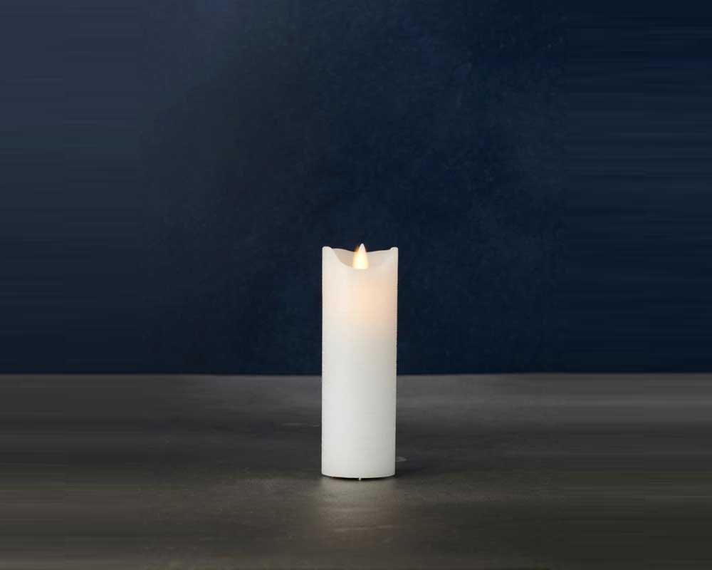 Sara Exclusive lys af ægte stearin med en bevægelig LED lysflamme. Ø5xH20cm