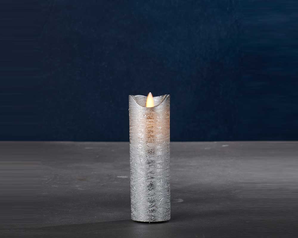 Sara Exclusive lys af ægte stearin med en bevægelig LED lysflamme. Ø5x25cm