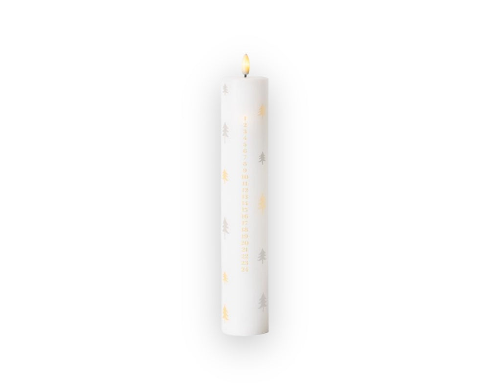 Sille Kalenderlys med juletræs-udsmykning i målene Ø5Xh29,8 Cm.