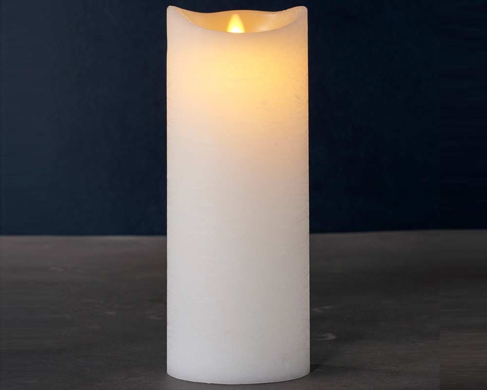 Sara Exclusive lys af ægte stearin med en bevægelig LED lysflamme. Ø7,5xH30cm