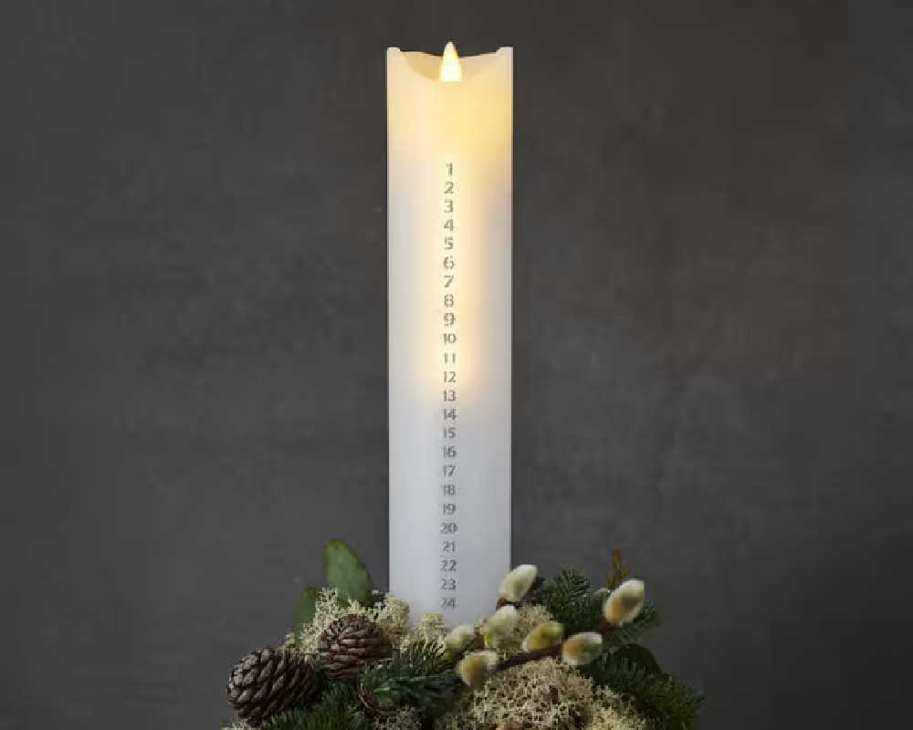 Sara Kalenderlys Ø4,8xH29cm, LED lys med kalenderfunktion.
