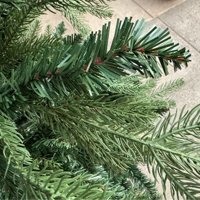 Kunstigt juletræ Brampton – H120 cm – klassisk grønt juletræ