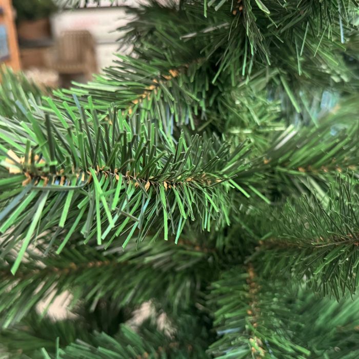 Kunstigt juletræ Charlton – H155 x Ø91 cm – fyldigt juletræ med naturtro grene