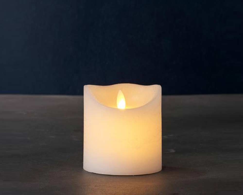 Sara Exclusive lys af ægte stearin med en bevægelig LED lysflamme. Ø10xH10,4cm