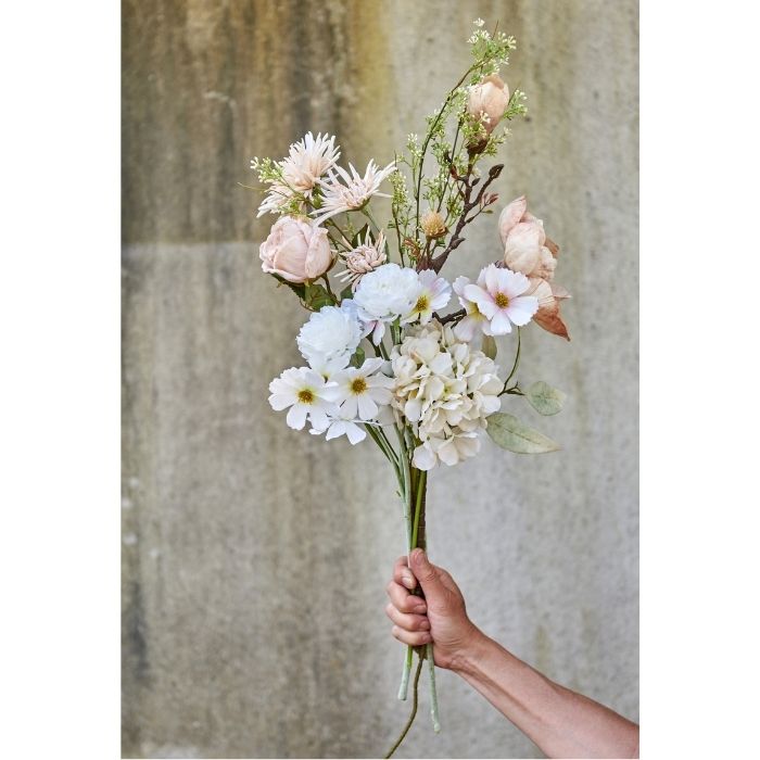 Smuk buket med kunstige blomster