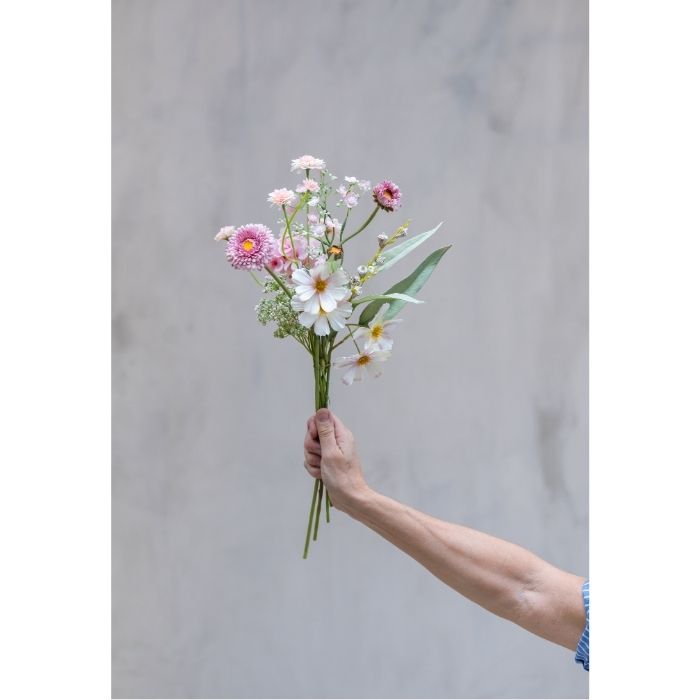 Smuk buket med kunstige blomster